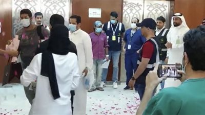 مغادرة 6 من مصابي كورونا العزل بعد تعافيهم بالطائف