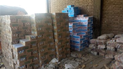 قبل رمضان.. ضبط الآلاف من قمر الدين والجبنة المجهولة في القاهرة