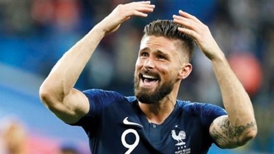 جيرو يرد على سخرية كريم بنزيما