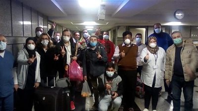 أحد العائدين من لندن تكشف حقيقة استلامهم وجبات فاسدة في فندق الحجر الصحي