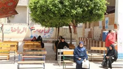 استراحات ومقاعد أمام مكاتب بريد الجيزة ثاني أيام صرف المعاشات 