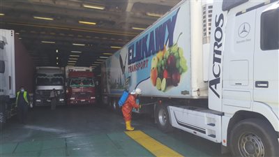 وزير النقل يتابع حركة تداول الشاحنات والبضائع بموانئ البحر الأحمر