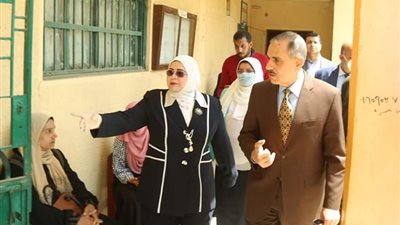 محافظ كفرالشيخ يتفقد عملية تسليم شرائح الـ