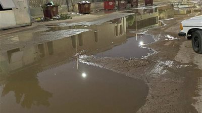 مياه الصرف الصحي تغزو شارع الأمل بالغردقة (صور)