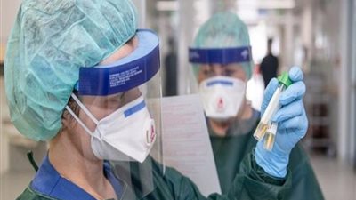 أستاذ بجامعة 