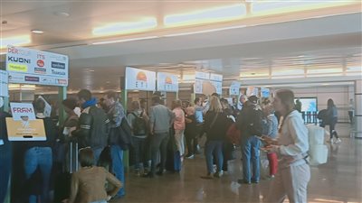 مصدر: مطار مرسى علم استقبل 290 مصريا عائدا من أمريكا