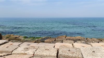 محافظ الإسكندرية يتابع تنفيذ إخلاء الكورنيش من تجمعات المواطنين