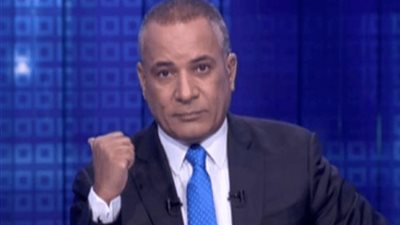 أحمد موسى يطالب بمعاقبة شركة رفضت نقل العائدين من الخارج للحجر