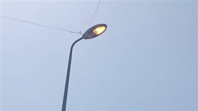 صيانة أعمدة الإنارة بشوارع دسوق في كفر الشيخ (صور)