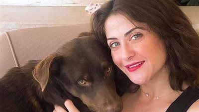 هايدي كرم تحتضن كلب.. والجمهور: 