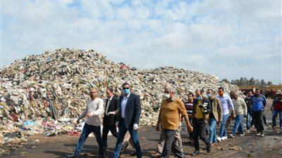 تفاصيل جولة محافظ الدقهلية لمصنع تدوير القمامة بسندوب