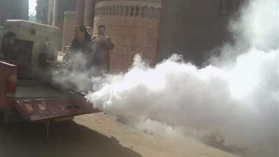 حملات رش لمكافحة الذباب والناموس بالجيزة 