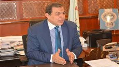 وزير القوى العاملة يكشف موعد صرف إعانة الـ 500 جنيه 