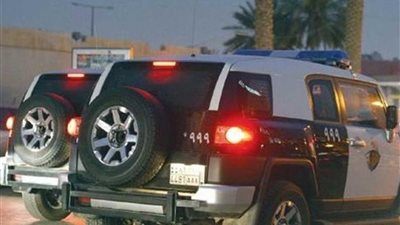 القبض على مواطن أحضر جزارا وحلاقا لمنزله