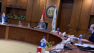 وزير البترول يعقد اجتماع لمتابعة أرصدة البنزين والمنتجات البترولية
