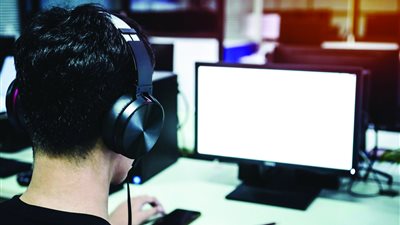 بـ10 آلاف حاسوب.. 