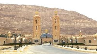 دير الأنبا انطونيوس بالبحر الأحمر يعلن غلق أبوابه أمام الزوار وأسر الرهبان