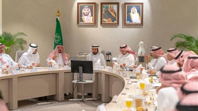 لجنة متابعة مستجدات كورونا تؤكد على ضرورة البقاء في المنازل