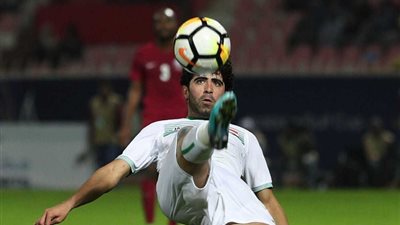 الكشف عن حقيقة مفاوضات الأهلي مع نجم منتخب العراق لخلافة 