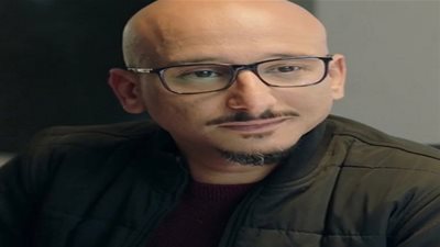 خالد منصور يستطلع رأي جمهوره برد فعل عمرو في حكايات بنات ج4 