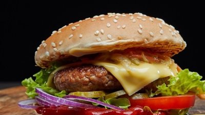 اصنعي البرجر في المنزل بطريقة سهلة وبسيطة 