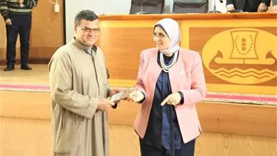 تسليم 10 عقود تقنين أراض بكفر الشيخ (صور) 