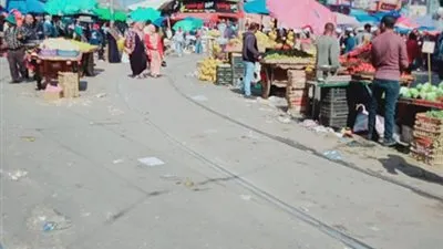 زحام داخل سوق محطة مصر بالإسكندرية رغم قرار الغلق (صور)