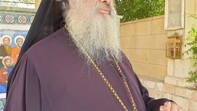 المطران عطا الله حنا: وباء كورونا مأساة إنسانية تجتاح عالمنا