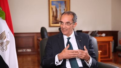 وزير الاتصالات: 3 خطوات لصرف منحة الـ 500 جنيه للعمالة غير المنتظمة(فيديو)