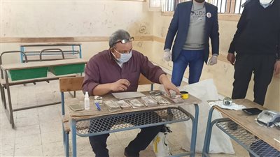 بدء صرف منحة العمالة غير المنتظمة في قنا