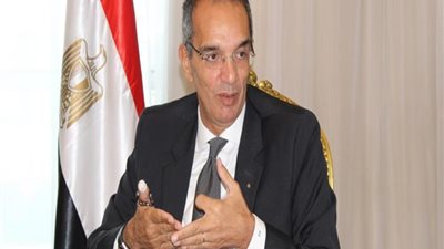 رسالة مهمة من وزير الاتصالات لمستحقي منحة الـ500 جنيه (فيديو)