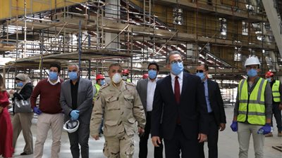 العناني يتفقد المتحف المصري الكبير ويتابع خطة سير العمل