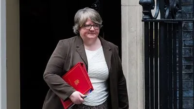 بريطانيا: 1.4 مليون شخص تقدموا بطلب للحصول على دعم الرعاية الاجتماعية