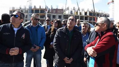 رئيس الوزراء يتفقد مشروعات الطرق الجديدة بـ6 أكتوبر