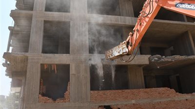 محافظ الفيوم يترأس حملة مكبرة لإزالة الأبراج المخالفة (صور)