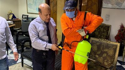 تركيب بوابات وكبائن معقمة بمستشفيات سيد جلال وباب الشعرية