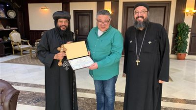 محافظ البحر الأحمر يهنئ الأنبا إيلاريون بعيد القيامة المجيد 