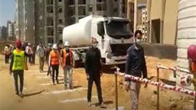 الإسكان: الكشف على العمال يوميا وبوابات تعقيم ذاتي بالمواقع (فيديو)