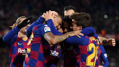 نجم برشلونة يتسبب في أزمة لإشبيلية