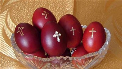 تعرف على علاقة البيض الأحمر بعيد القيامة