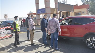 منع دخول المخالفين.. محافظ البحر الأحمر يتفقد الأكمنة والقرى السياحية ليلا ونهارا