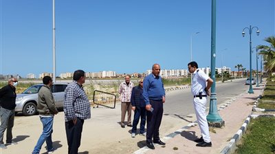 رئيس جهاز دمياط الجديدة يتفقد غلق المنافذ المؤدية الشواطئ والحدائق