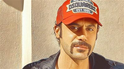 من داخل سيارته.. محمد إمام يهنئ جمهوره بعيد شم النسيم