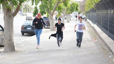 متجاهلين الإجراءات الوقائية.. شباب يستغلون الحظر في شم النسيم لممارسة الرياضة 