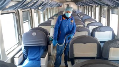 النقل: استمرار تعقيم محطات وقطارات السكك الحديدية