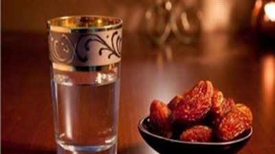 يخلص جسمك من السموم.. أستاذ ميكروبيولوجي تكشف عن فوائد الصوم