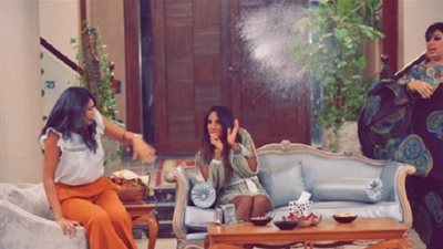 خلي بالك من فيفي | هجوم شرس من الجمهور على فيفي عبده بعد اولى حلقات برنامجها الجديد: 