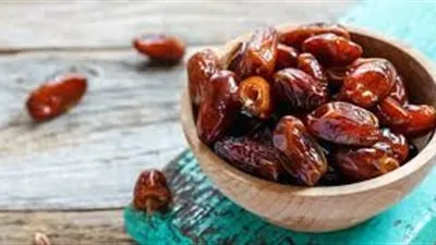 فوائد مذهلة.. ما يحدث للجسم عند تناول 3 تمرات على وجبة الإفطار يوميا