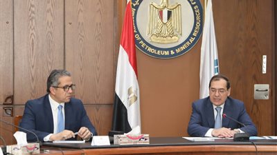 تخفيضات على سعر وقود الطائرات تشجيعًا للسياحة 