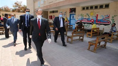 وزير الإتصالات يتابع صرف المرحلة الثانية من منحة العمالة غير المنتظمة